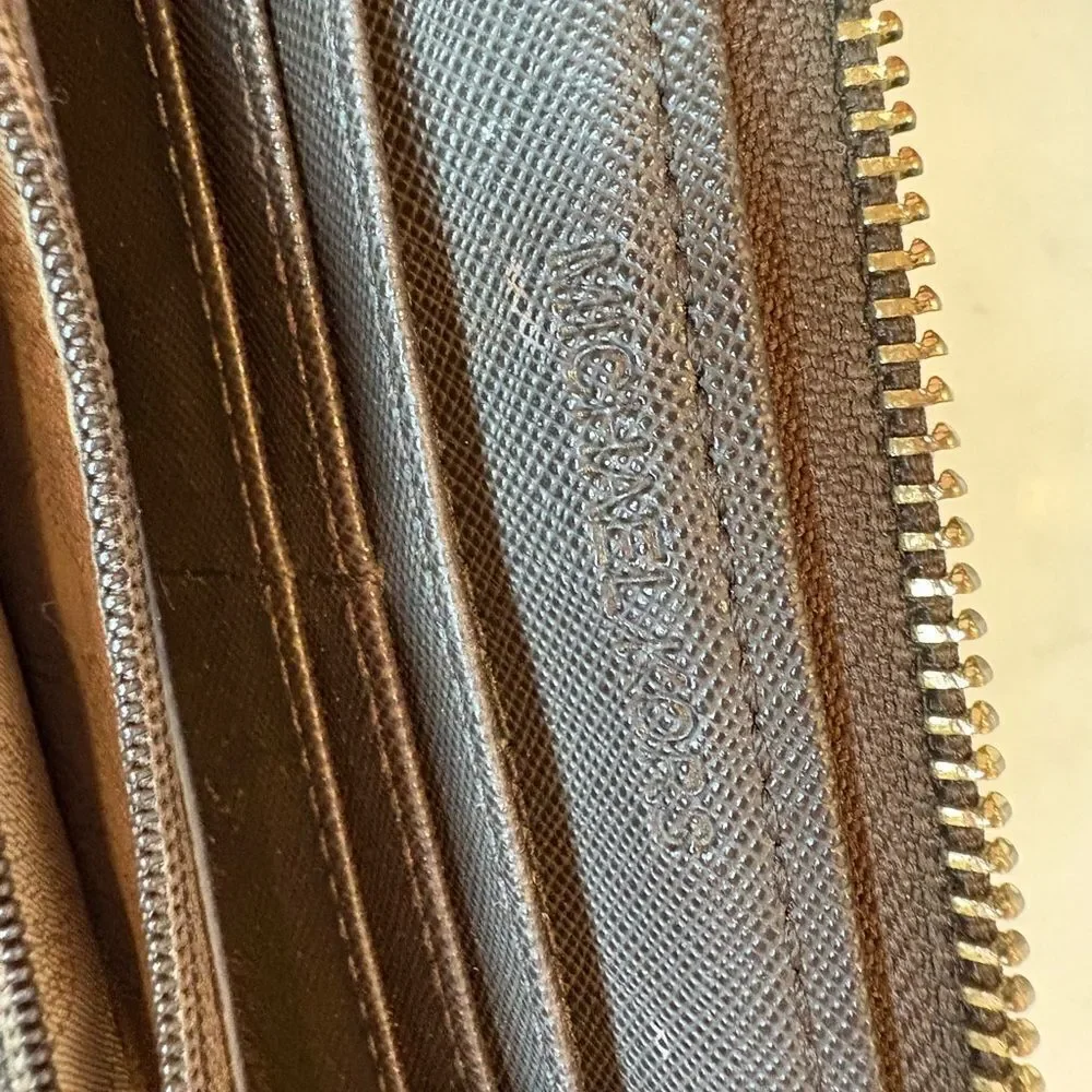 Michael Kors Wallet Leather Signature Continental FullmZip Accordion Bag